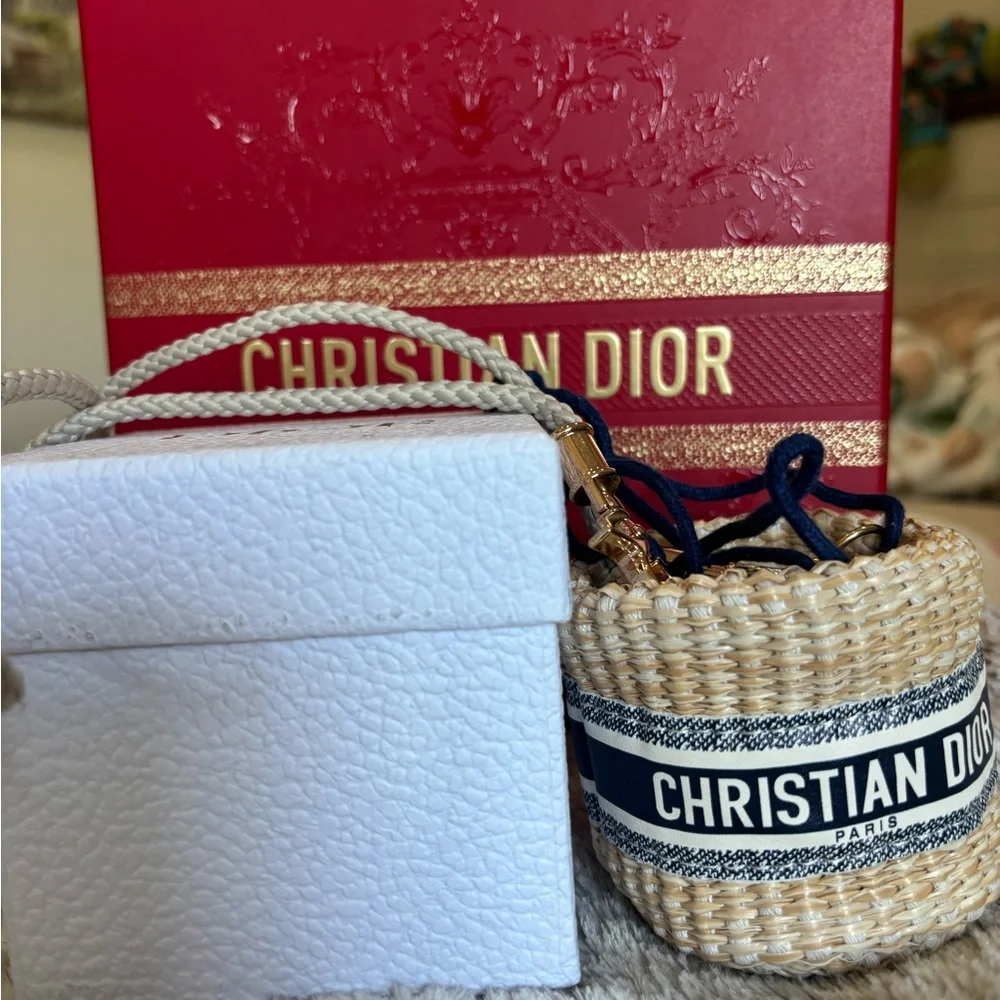 Dior Mini straw cross body purse - Picture 2 of 6